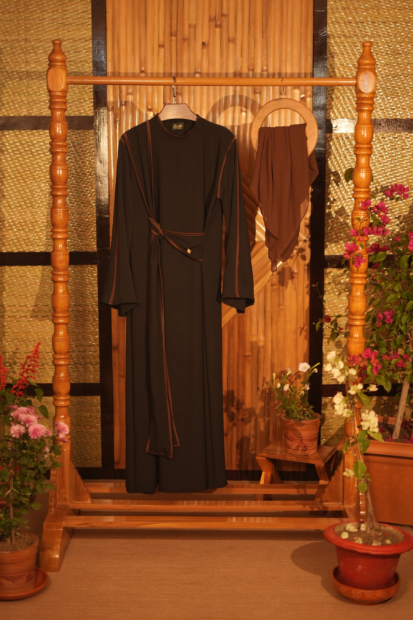 Khas Bronze fb 1